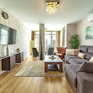 https://perla-de-malagueta.hotelsinnerja.org